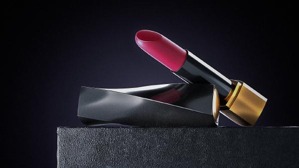 A 3D exercise that I did using the amazing work of Melih Ucer as reference. I was training how to illuminate a scene without HDR and still get a good product photoshoot feel.